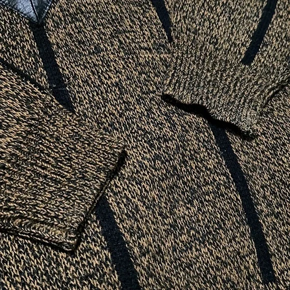 📺 VINTAGE Men’s 90’s V-neck Knit Sweater, Large - Picture 5 of 6